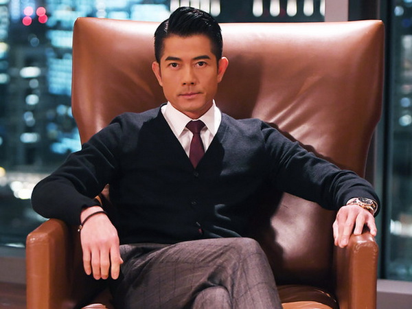 Lấy vợ kém chục tuổi, tài tử sang tên 7 căn nhà, chi hơn 300 triệu/tháng nuôi cả nhà vợ - 2