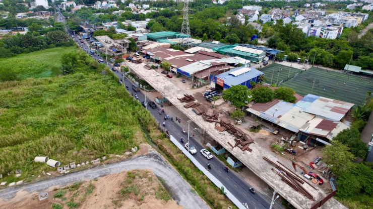 Dự án cầu Nam Lý được UBND TP Thủ Đức bàn giao mặt bằng cho Ban Quản lý Dự án đầu tư xây dựng các công trình giao thông TP vào ngày 25-3. Dự án sẽ được tái khởi động vào tháng 4, dự kiến hoàn thành trong 14 tháng.