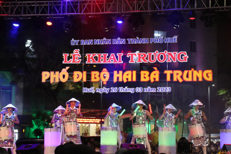 Tối 26/3, UBND TP Huế tổ chức lễ khai trương phố đi bộ Hai Bà Trưng (thuộc phường Vĩnh Ninh). Đây là tuyến phố đi bộ thứ 3 của TP Huế.