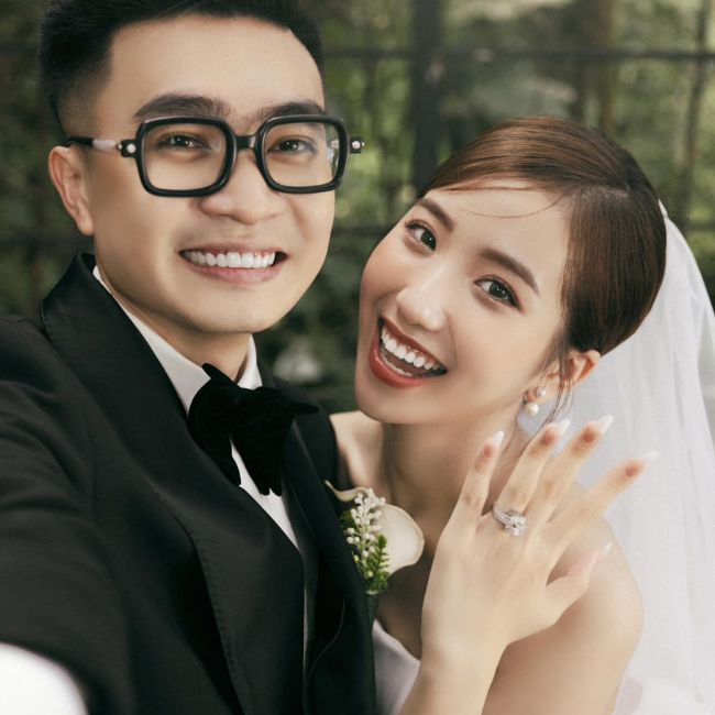 Được biết, chồng của Huyền 2k4 - Duy Nhỏ (Bụt) được mệnh danh là thiếu gia Đồng Tháp. Dù vô cùng kín tiếng nhưng gia thế anh chàng không phải dạng vừa.
