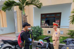 Tin tức trong ngày - Chạy xe làm xiếc trên đèo Hải Vân