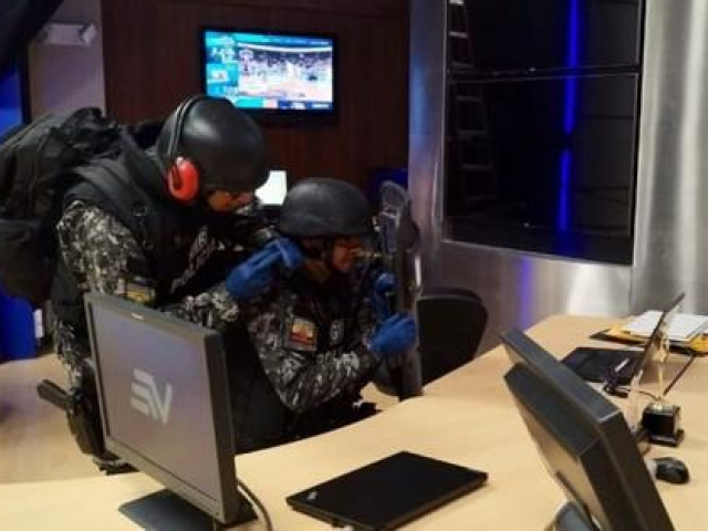 Công nghệ thông tin - Cắm USB lạ vào máy tính, một phóng viên bị thương ở mặt