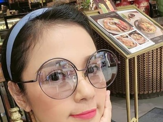 Đời sống Showbiz - Đằng sau hình ảnh Việt Trinh đi bán kính, diễn viên Hùng Thuận làm cò đất, Thương Tín chạy shipper