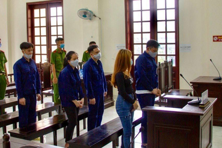 Các bị cáo tại phiên xử sơ thẩm hồi tháng 5-2021. Ảnh: PHƯƠNG LOAN