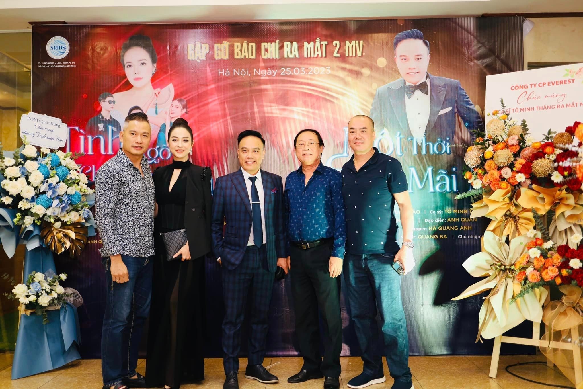Vợ chồng Jennifer Phạm cùng nhiều vị khách quý tới chúc mừng nhạc sĩ Trịnh Xuân Hảo ra mắt 2 MV mới