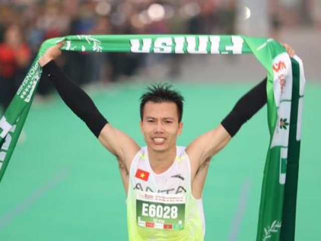Kỷ lục gia 9 lần vô địch liên tiếp Tiền Phong Marathon Đỗ Quốc Luật: 'Tôi đã khóc vì quá vui sướng'