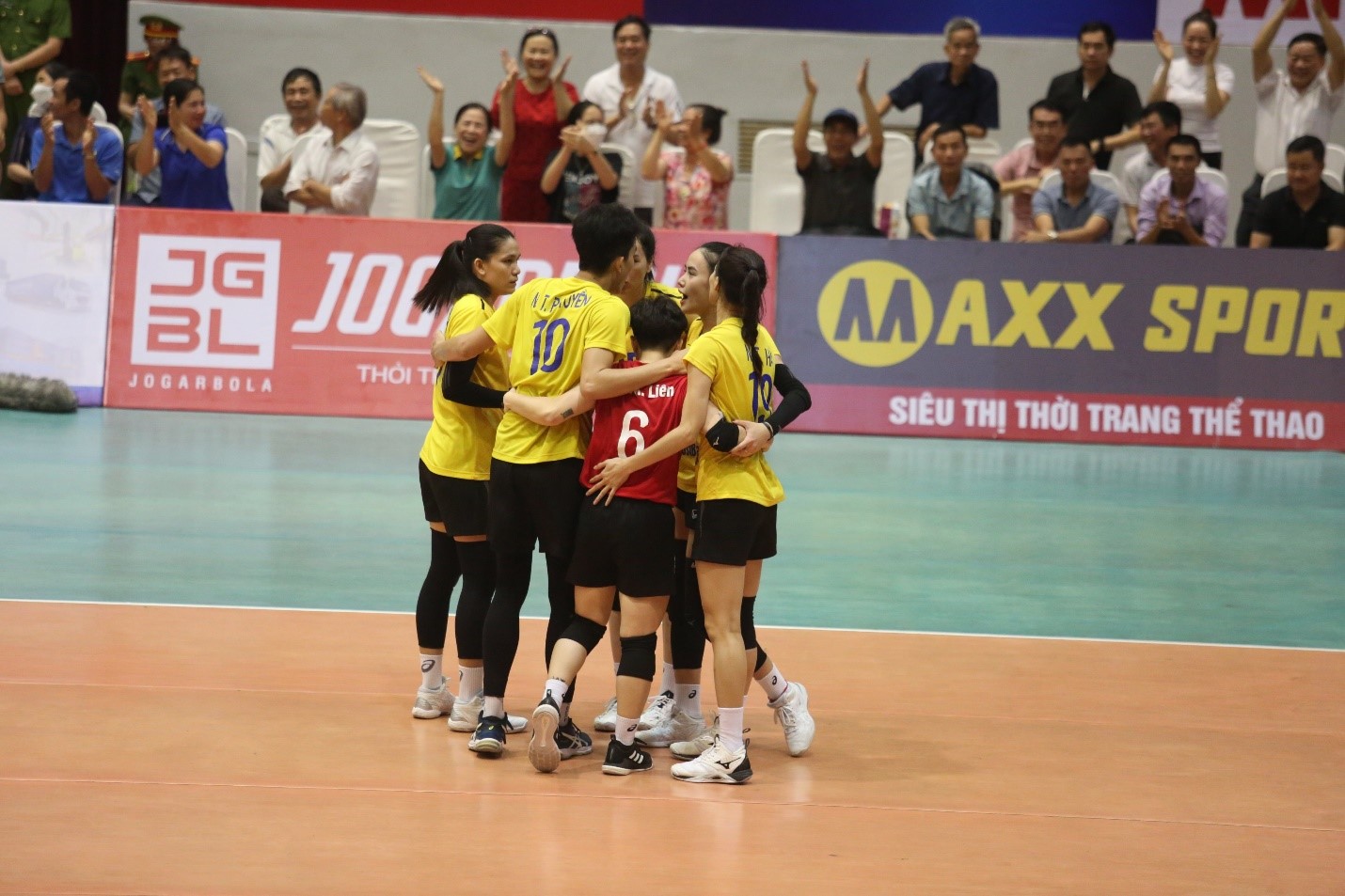 Ngôi vị Á quân Cúp Hùng Vương gọi tên Ninh Bình Lienvietpostbank