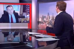 Bạn trẻ - Cuộc sống - Hình ảnh mới nhất của bé gái từng nổi tiếng toàn cầu vì “phá” bố siêu đáng yêu trên sóng truyền hình trực tiếp sau 6 năm khiến nhiều người ngỡ ngàng