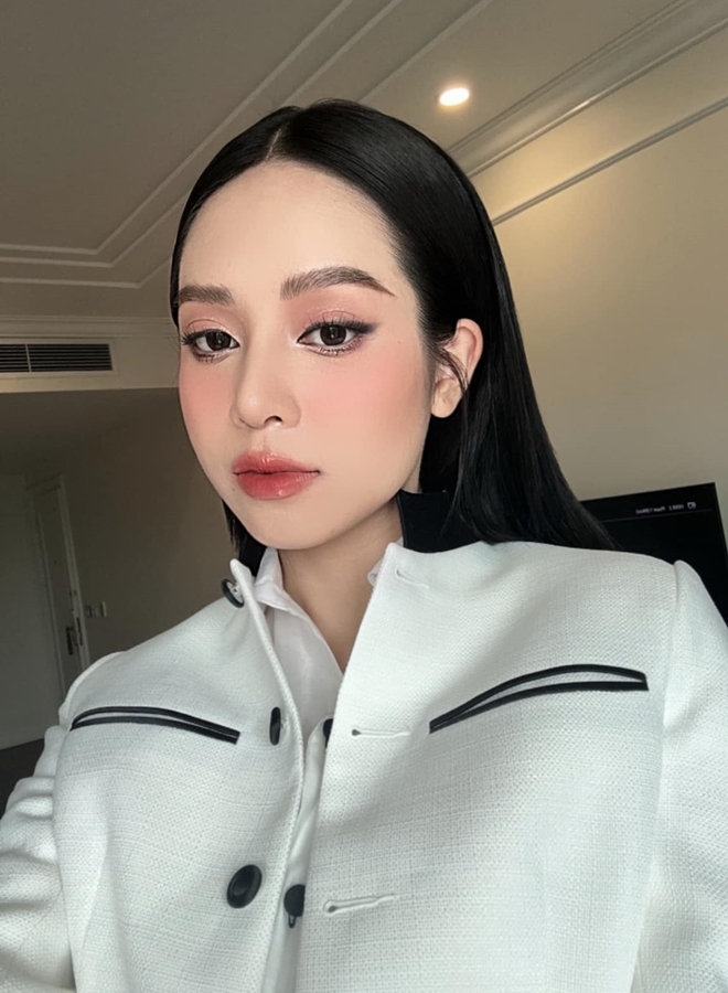 Được biết, sau khi đăng quang, người đẹp này&nbsp;tích cực tham gia nhiều hoạt động thiện nguyện cũng như cố gắng hoàn thiện hơn về kỹ năng và nhan sắc. Bên cạnh sứ mệnh hoa hậu, Thanh Thủy cũng không quên trau dồi tri thức khi vừa xuất sắc nhận học bổng và học song song hai trường Đại học.