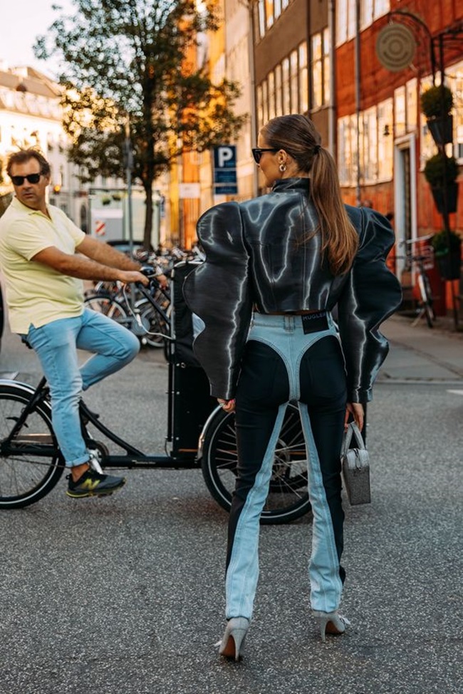 5 kiểu quần jeans không nên mặc đi làm - 5