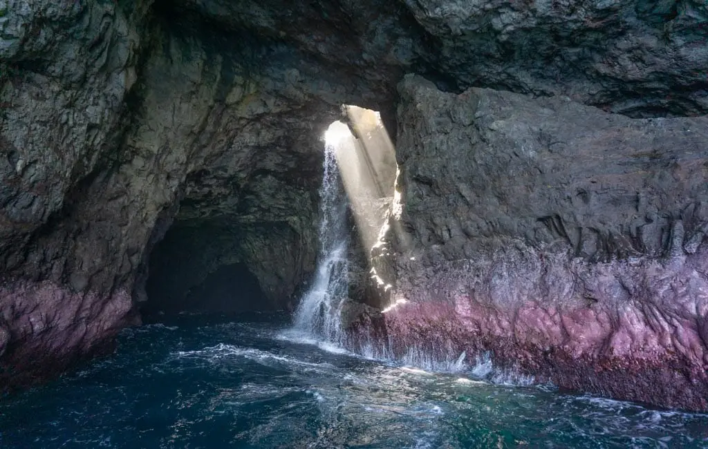 7 hang động biển nổi tiếng đẹp mê hồn trên thế giới - 1