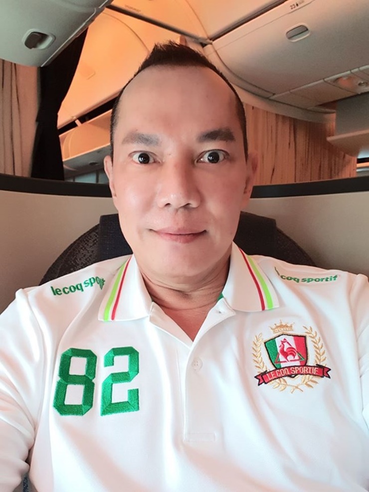 Hu từng cho hay, ông giữ cho mỗi "người vợ" hạnh phúc bằng cách cho mỗi người một tầng riêng, họ tự trang trí theo ý thích.
