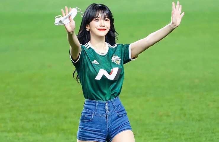Gần đây, cô gây chú ý khi thông báo sẽ tham gia đội cổ vũ "Rakuten Girls" của CLB bóng chày Lotte Peach Ape&nbsp;Trung Quốc vào&nbsp;14/4 tới đây.

