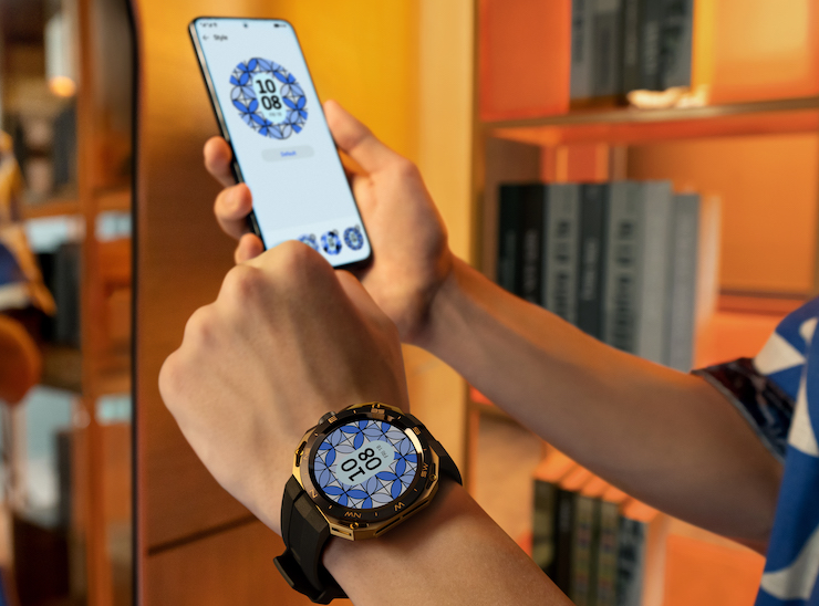 Đồng hồ kết nối được với smartphone Android hoặc iPhone.