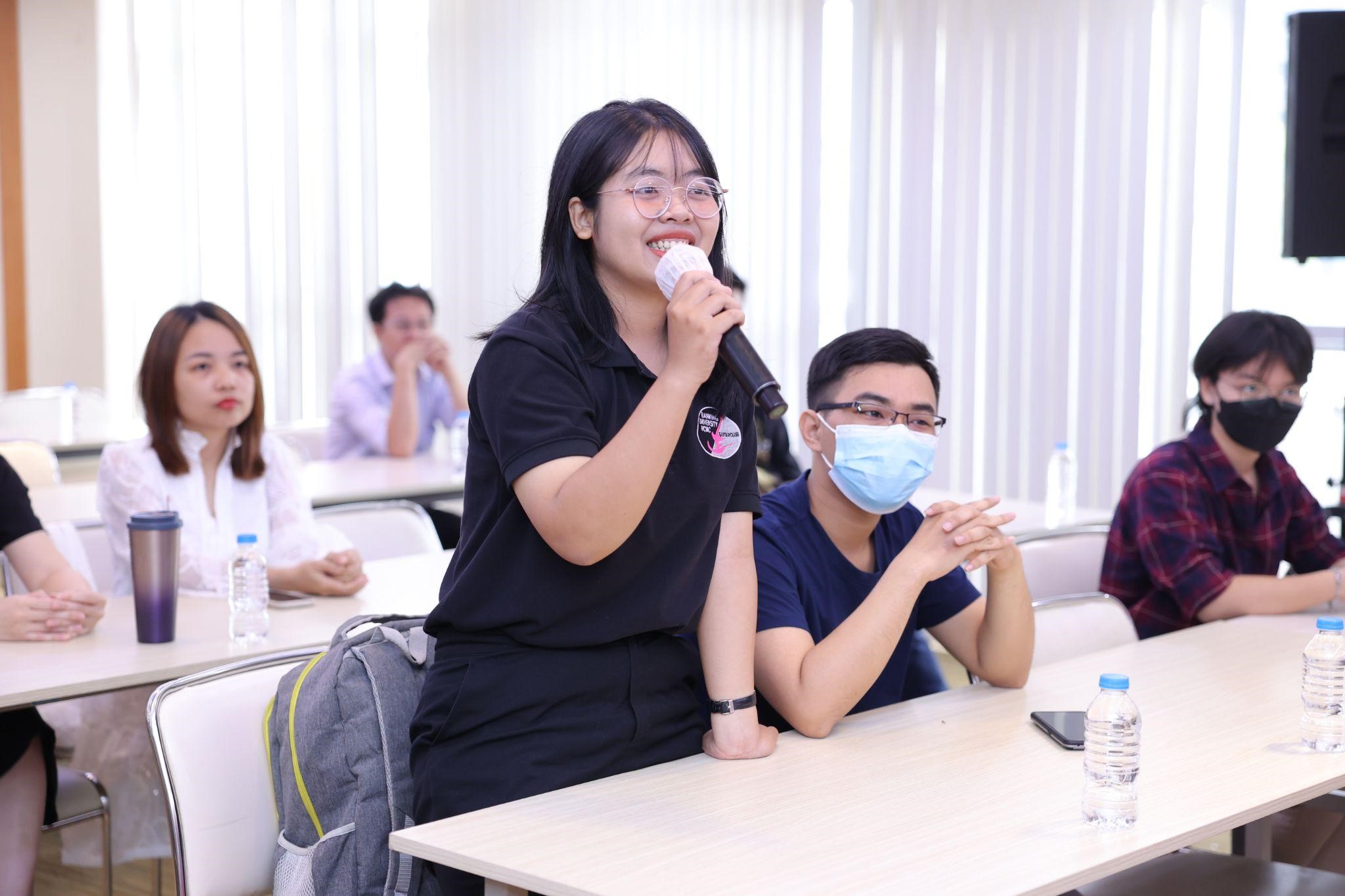 Học viên VUS chia sẻ bằng tiếng Anh về EQ tại sự kiện