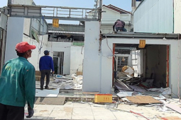 Tin tức trong ngày - Cà Mau thông tin vụ "cưỡng chế nhà này, dỡ luôn nhà kế bên"