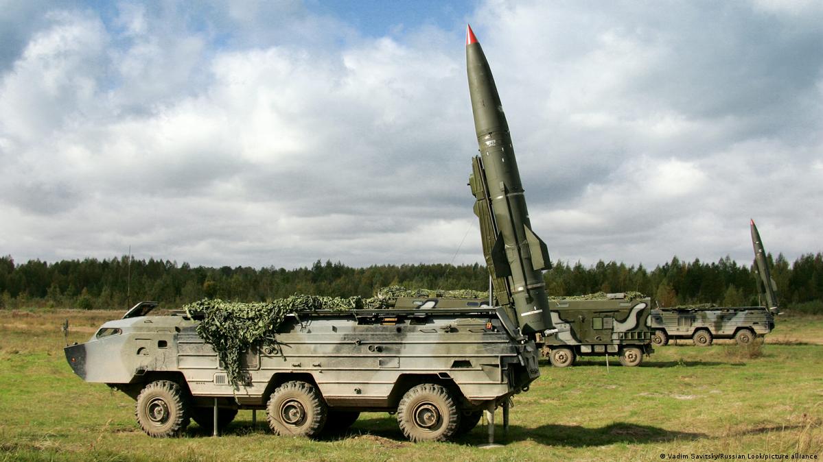 Iskander là mẫu tên lửa đạn đạo tầm ngắn của Nga&nbsp;có thể mang đầu đạn hạt nhân.