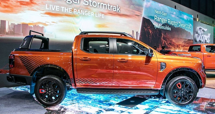 Cận cảnh Ford Ranger Stormtrak, bán tải sắp &#34;thế chỗ&#34; Wildtrak tại Việt Nam - 7