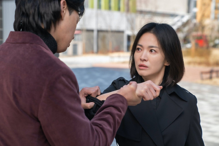 Vén màn cảnh bán khỏa thân của Song Hye Kyo cùng bí mật về "tình tin đồn" - 9