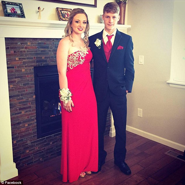 Ashley Doolittle và Tanner Flores khi còn mặn nồng.