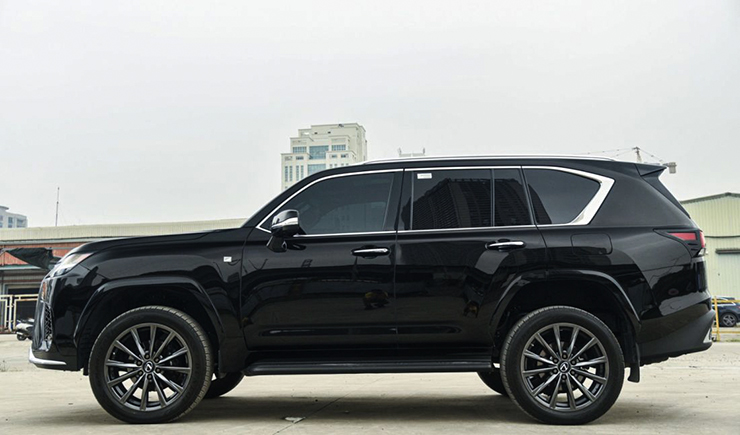 Lexus LX600 chạy lướt rao bán giá 11 tỷ đồng tại Hà Nội - 3