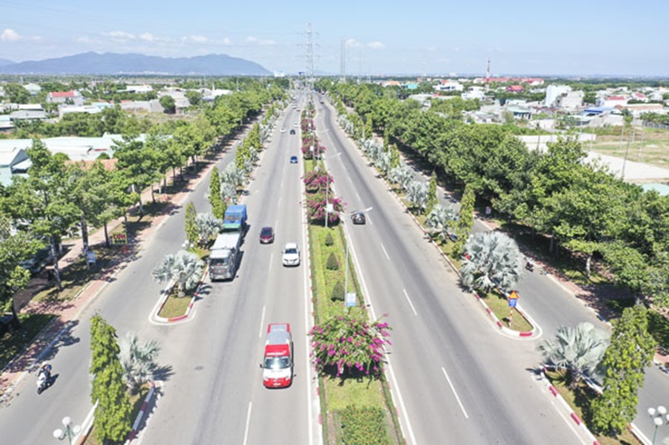 Bà Rịa Vũng Tàu là một trong những tỉnh thuộc vùng ven biển của Đông Nam Bộ. Đây là tỉnh nằm trong vùng kinh tế trọng điểm phía nam và thuộc vào vùng Đô thị thành phố Hồ Chí Minh.
