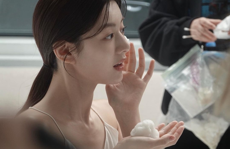Góc nghiêng khoe trọn vẻ đẹp chuẩn đến từng milimet của Go Youn Jung.
