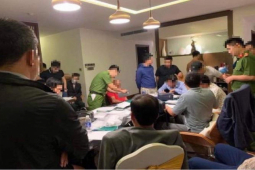 Pháp luật - Vụ golfer đánh bạc trong khách sạn: 4 cô gái bị khởi tố tội "Tổ chức đánh bạc"