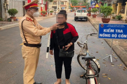 Tin tức trong ngày - Tin tức 24h qua: Người phụ nữ đi xe đạp bất ngờ khi bị phạt vi phạm nồng độ cồn