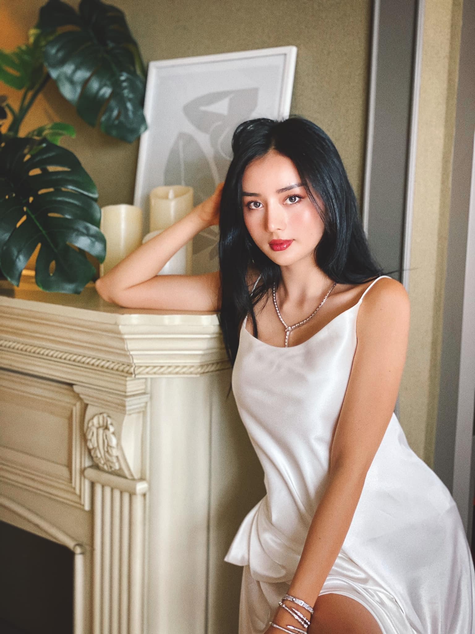 &nbsp;Angela Chu&nbsp;có làn da trắng mịn, căng bóng