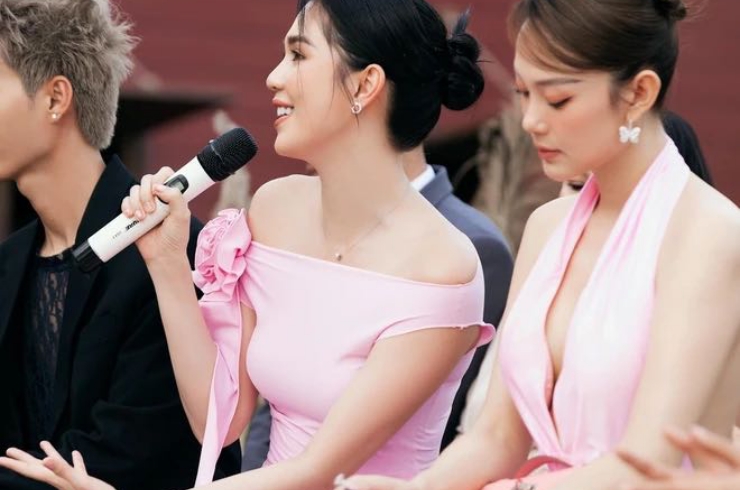 Ngoài những lời khen thì vẫn có những bình luận góp ý về trang phục cô mặc chưa phù hợp.
