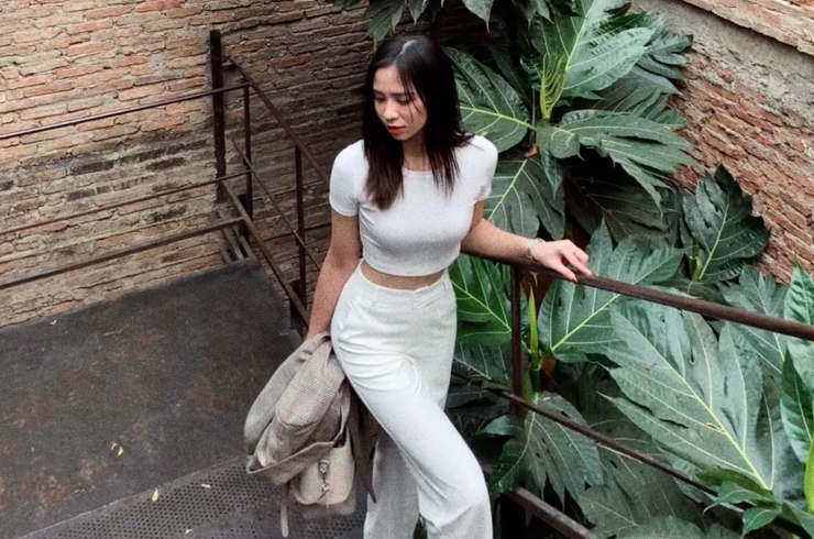 Được biết, Khánh Linh bắt đầu công việc tiếp viên hàng không khi 18 tuổi.
