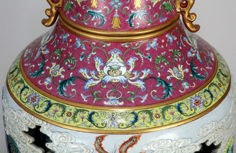 Cận cảnh chiếc bình