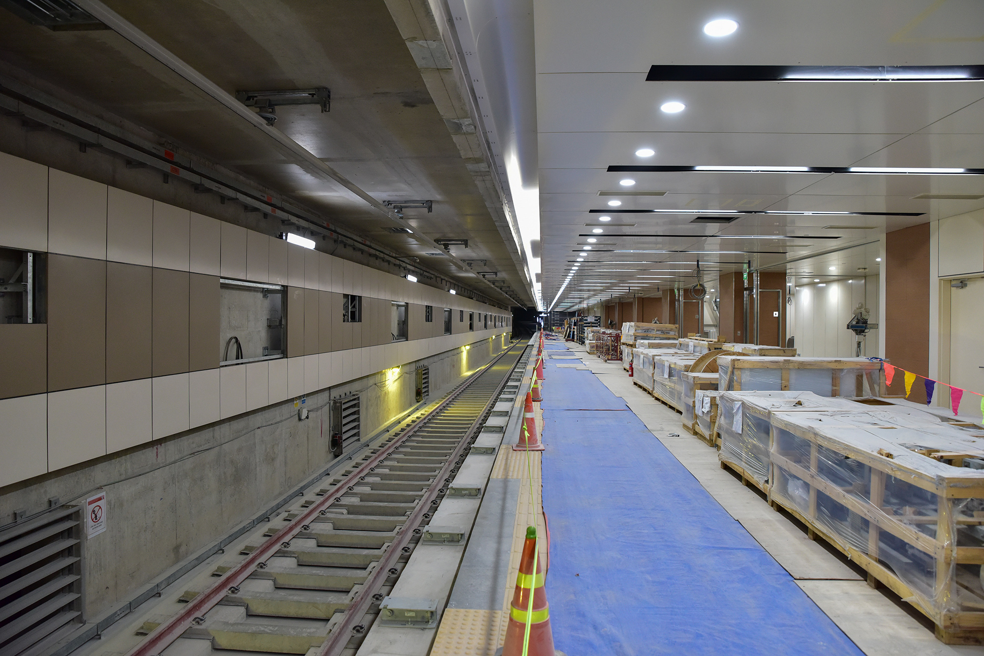 Diện mạo mới của ga ngầm metro TP.HCM sắp hoàn thiện - 15