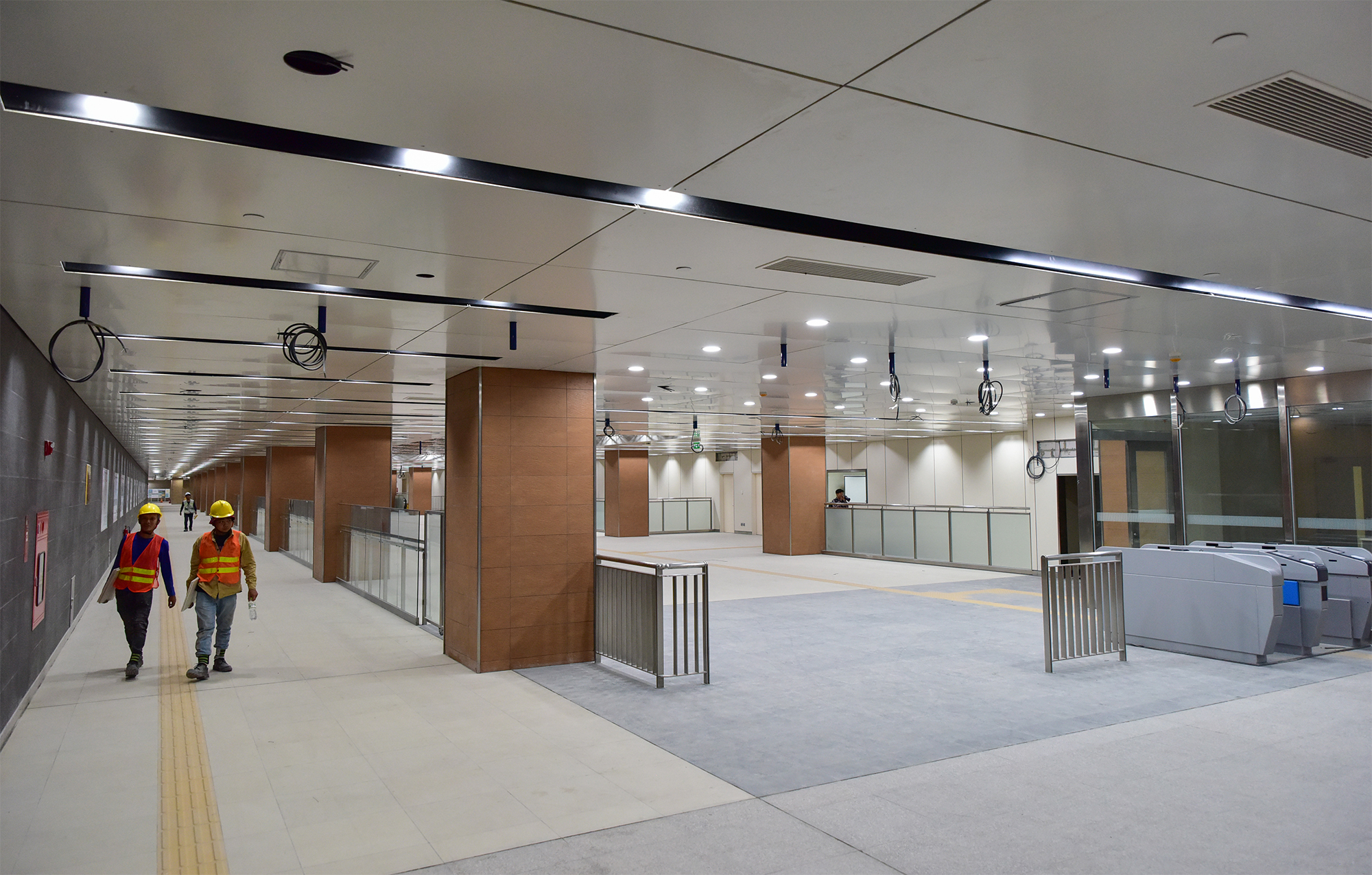 Diện mạo mới của ga ngầm metro TP.HCM sắp hoàn thiện - 4