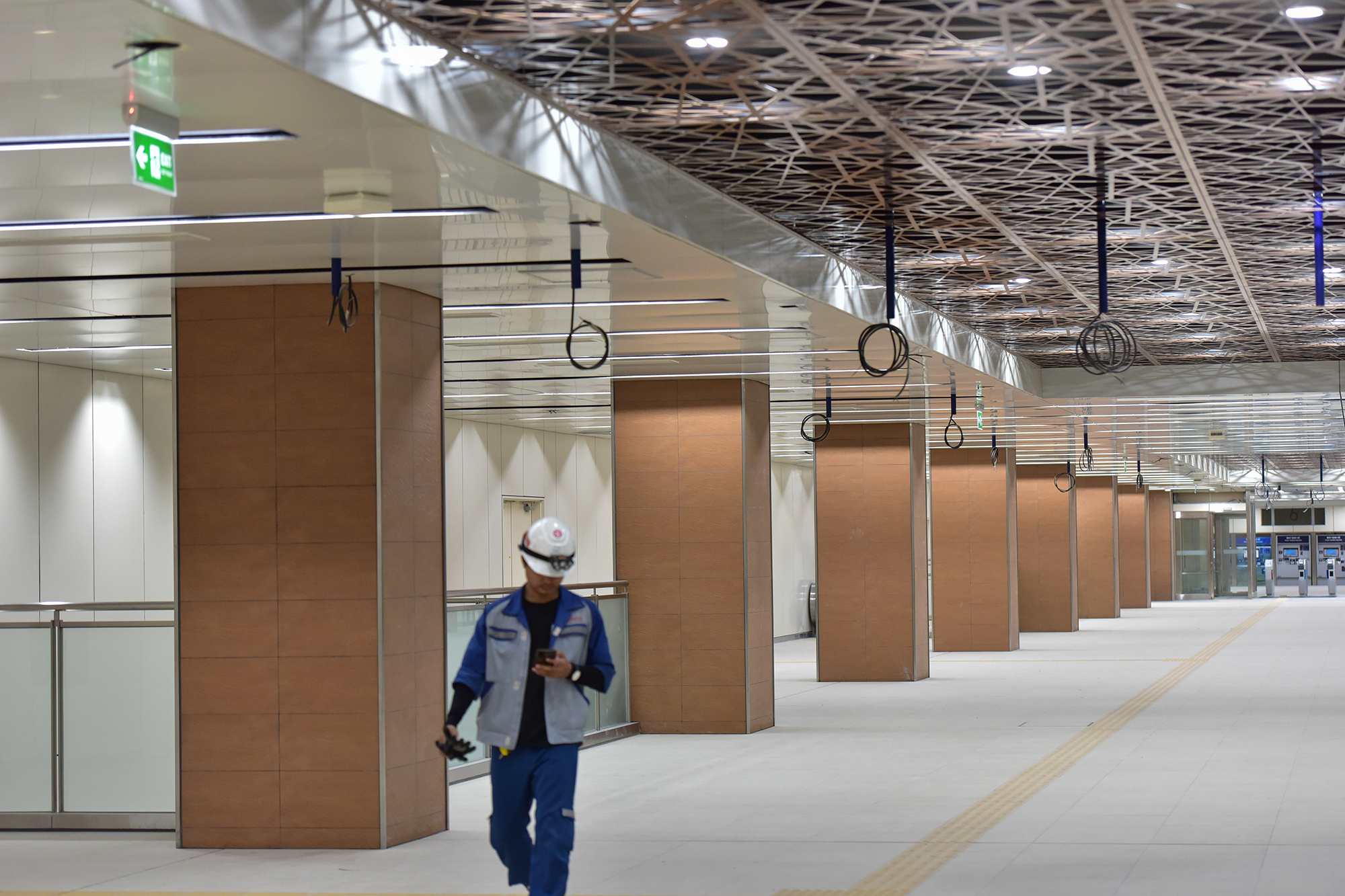 Diện mạo mới của ga ngầm metro TP.HCM sắp hoàn thiện - 6