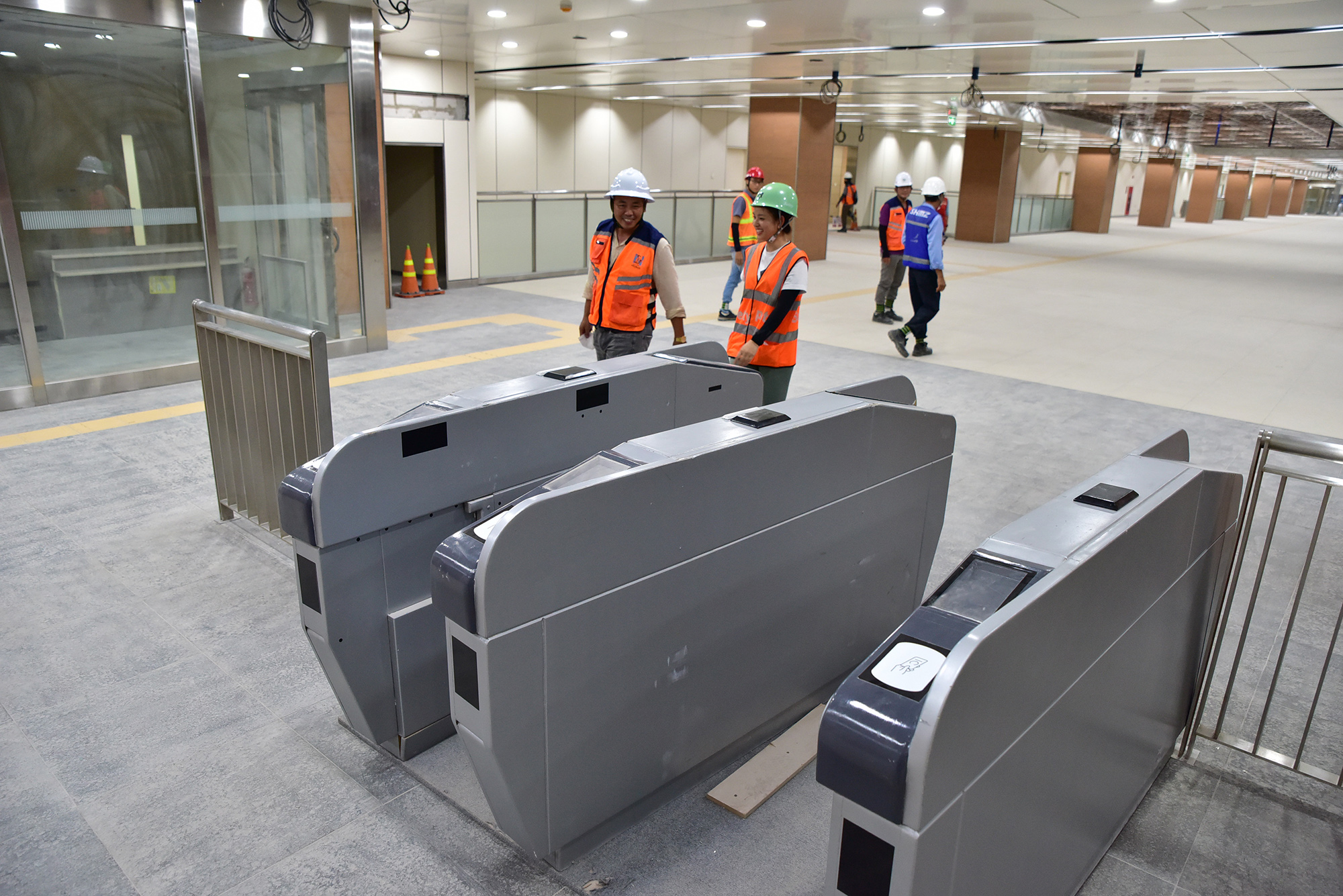 Diện mạo mới của ga ngầm metro TP.HCM sắp hoàn thiện - 9