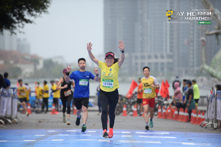 Có 5.000 VĐV tham dự giải chạy Tây Hồ, Hà Nội vào ngày 9/4. Ảnh BTC
