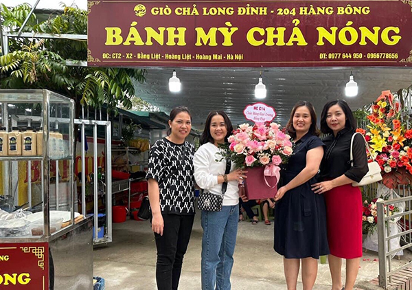 Đại diện Giò chả Long Đỉnh khai trương cơ sở Linh Đàm