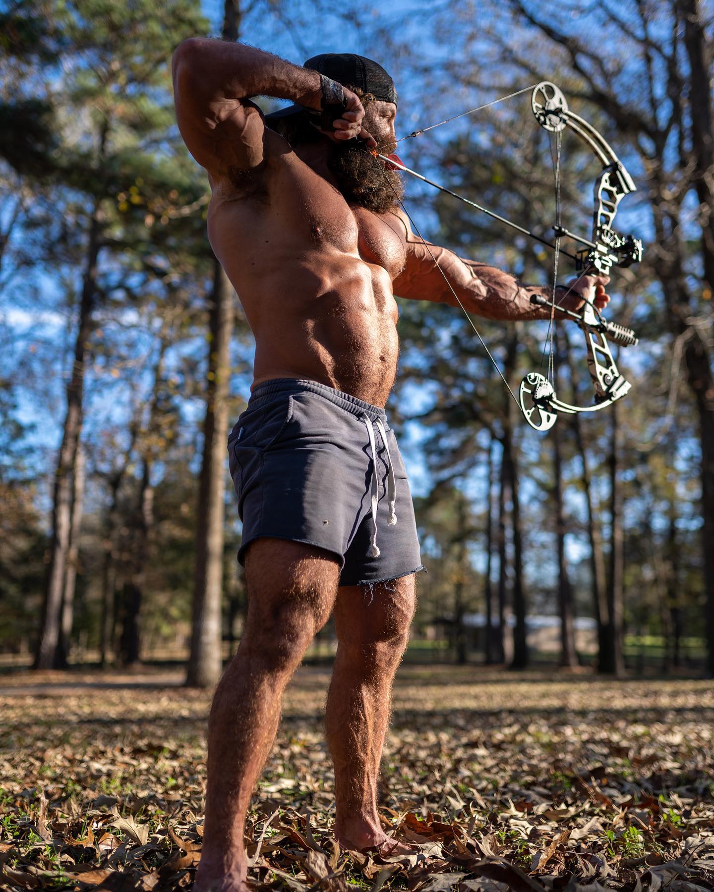 Sốc trước cách ăn uống như người tiền sử giúp người đàn ông có cơ bắp cuồn cuộn - 3