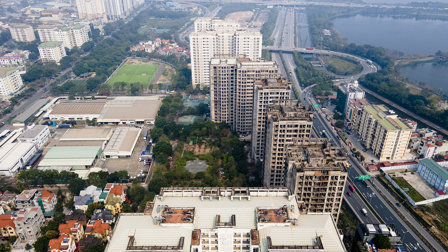 Khu ký túc xá Pháp Vân - Tứ Hiệp (Hoàng Liệt, Hoàng Mai, Hà Nội) là một trong hai dự án ký túc xá (KTX) tập trung quy mô lớn và hiện đại bậc nhất tại Hà Nội.
