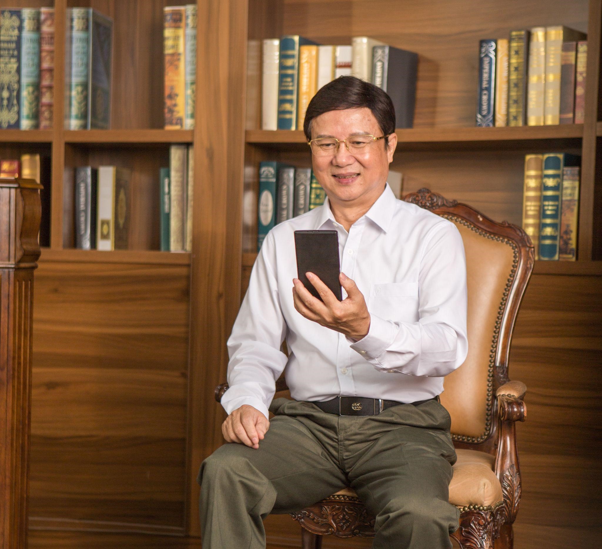 Khách hàng trung niên thường gặp khó khăn khi mua hàng online