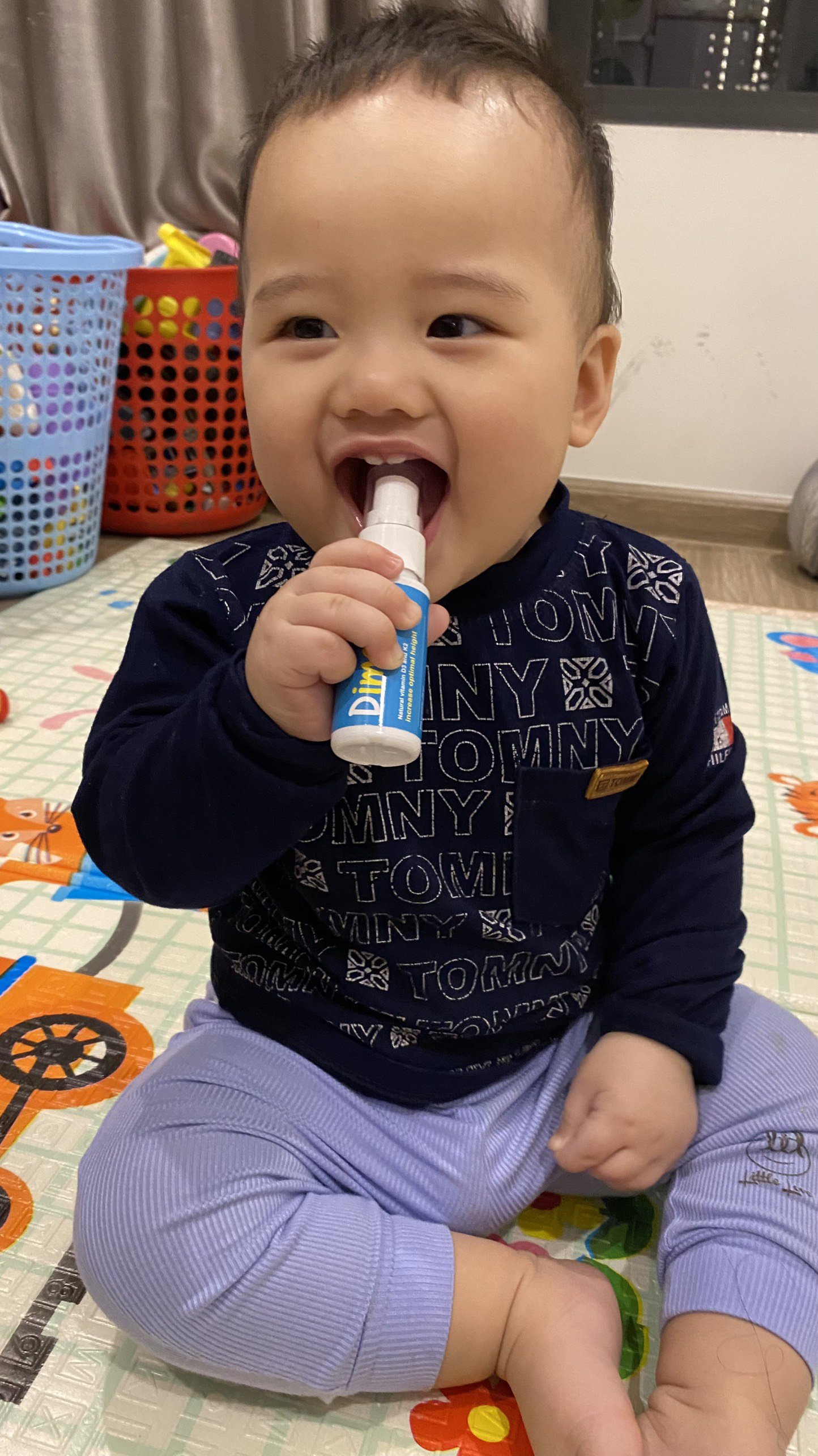 Bé Hoàng Tuấn (Hà Nội) mới 9 tháng tuổi đã cao 79cm, nặng 10kg, bằng bé 15 tháng