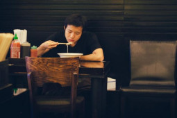 Phái mạnh Hàn Quốc thích đi ăn một mình, lý do vì đâu?