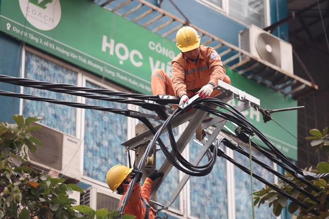 EVN cho biết, đang đối mặt tình trạng khó khăn chưa từng có khi các chi phí đầu vào liên tục tăng cao và hơn 4 năm chưa được điều chỉnh giá bán điện.