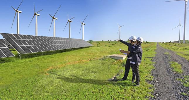 Bị giục sớm đàm phán giá điện chuyển tiếp, EVN nêu loạt vướng mắc nhờ Bộ Công Thương gỡ khó.