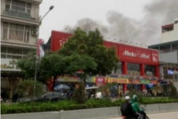 Tin tức trong ngày - Hà Nội: Cháy phòng tập gym trên tầng cao, 3 người mắc kẹt