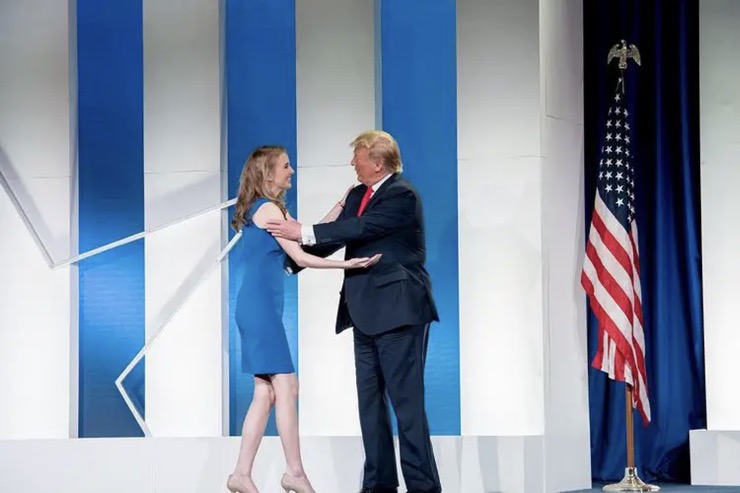 Natalie Harp gặp gỡ ông Trump vào năm 2020.