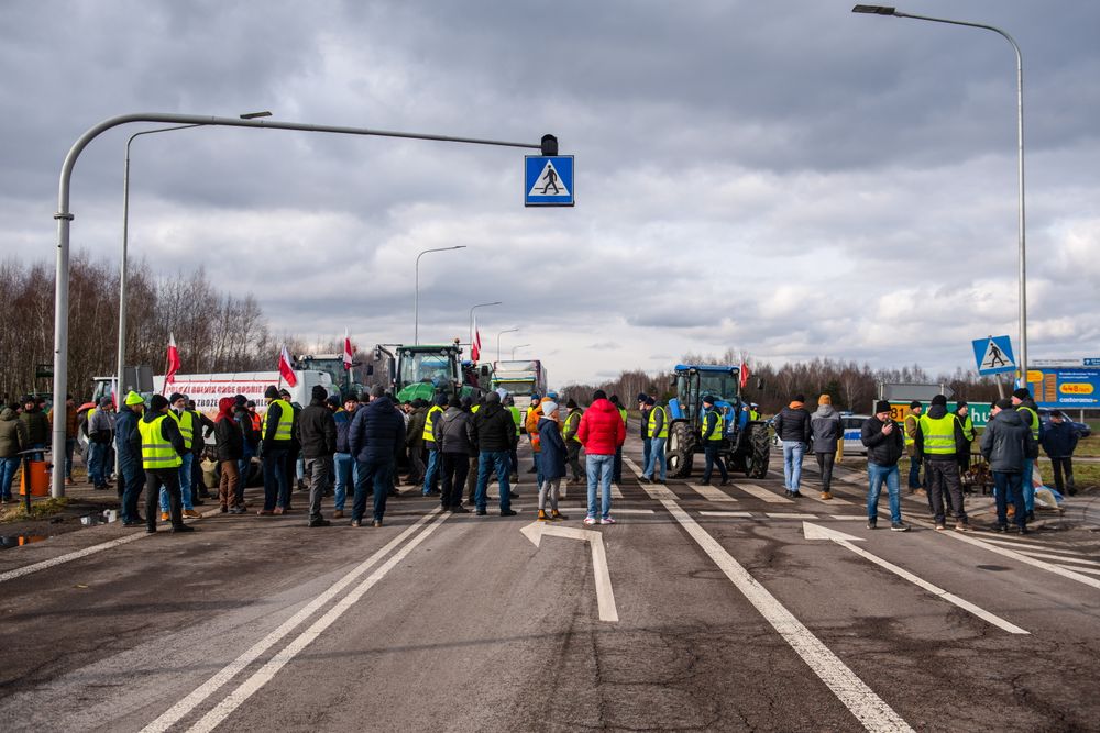 Nông dân Ba Lan biểu tình phản đối ngũ cốc Ukraine tràn ngập&nbsp;khiến giá thị trường giảm mạnh.