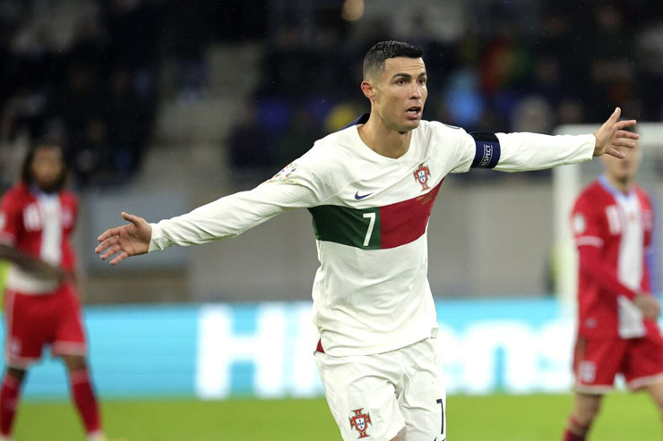 Ronaldo lập cú đúp vào lưới cả Liechtenstein và Luxembourg để cán mốc kỷ lục 122 bàn thắng cấp độ ĐTQG